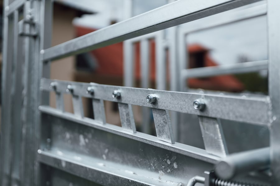Cattle restraint cage - Image 12