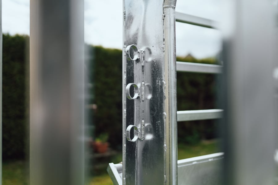 Cattle restraint cage - Image 16