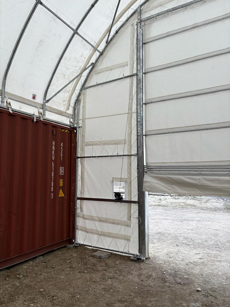 Shipping containers (length 6m) + shelter width 8m - Image 9