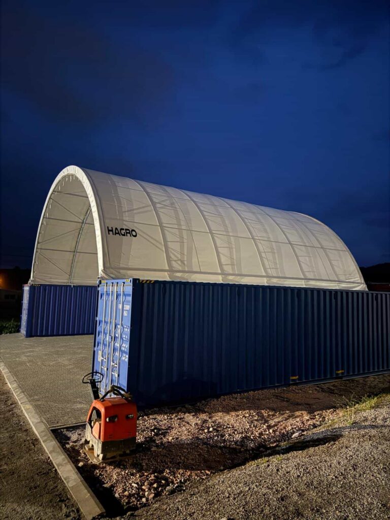 Oblúkový prístrešok Hagro 6 × 12 m – bočný pohľad
