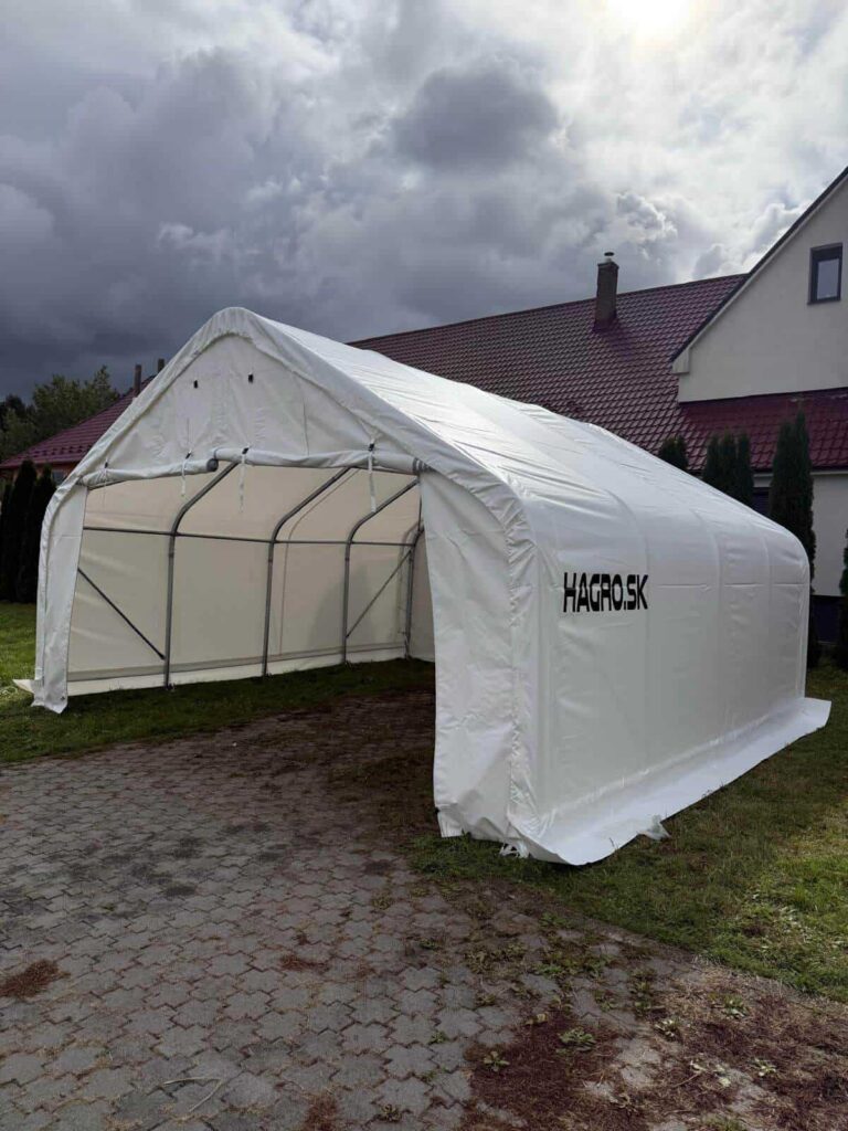 Biela hala Hagro – vertikálny záber so vstupom